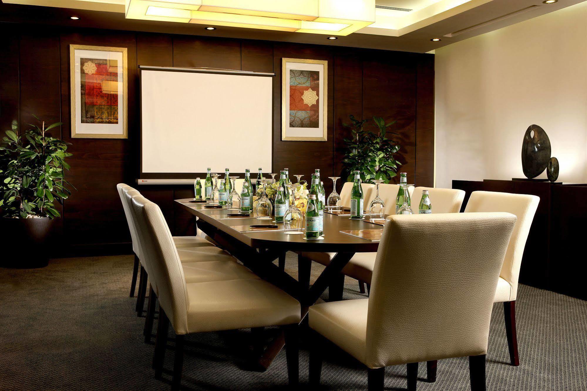 Safir Hotel Doha Facilidades foto